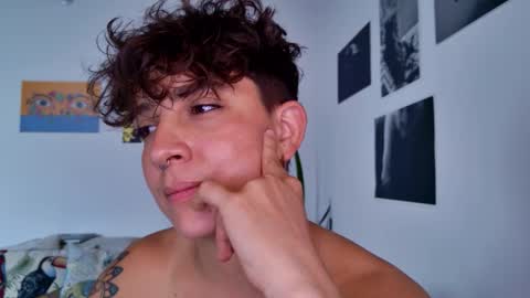 Snapshot of simone_4201 chatting on October 15, 5:26 pm Sim. online show from October 15, 5:26 pm