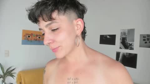 Snapshot of simone_4201 chatting on January 11, 7:27 pm Sim. online show from January 11, 7:27 pm