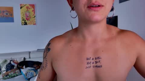 Snapshot of simone_4201 chatting on October 24, 5:42 pm Sim. online show from October 24, 5:42 pm