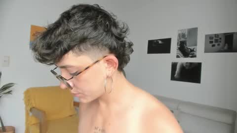 Snapshot of simone_4201 chatting on February 3, 5:35 pm Sim. online show from February 3, 5:35 pm