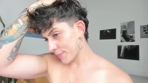 Snapshot of simone_4201 chatting on February 13, 7:42 pm Sim. online show from February 13, 7:42 pm