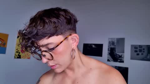 Snapshot of simone_4201 chatting on September 30, 6:24 pm Sim. online show from September 30, 6:24 pm