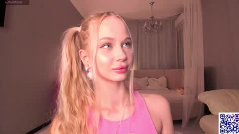 Naomi online show from October 31, 2:43 pm