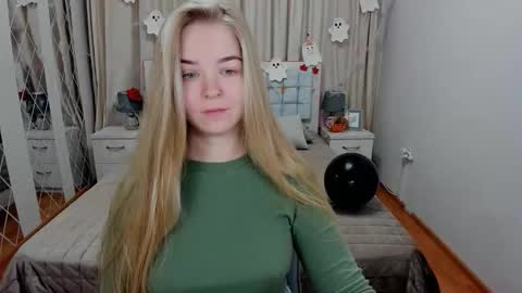 SirenaBloom online show from November 3, 4:38 am