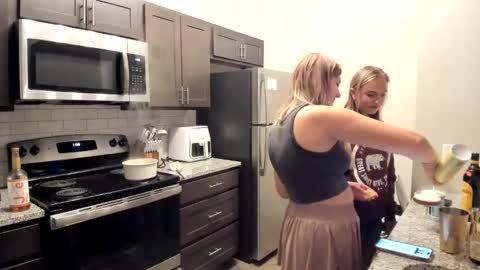 skiimaskabby online show from October 3, 4:39 am