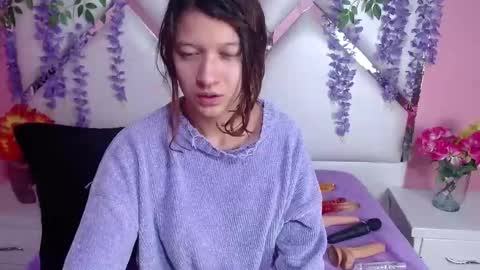 Snapshot of skinnyhorny_ chatting on December 3, 2:23 am  SKINNYHORNY   online show from December 3, 2:23 am