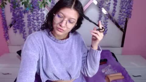 Snapshot of skinnyhorny_ chatting on December 21, 3:25 am  SKINNYHORNY   online show from December 21, 3:25 am