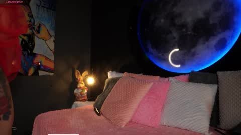    online show from November 24, 11:40 pm