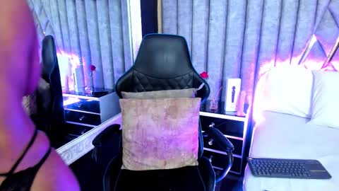 skylerbloom online show from February 16, 7:52 am