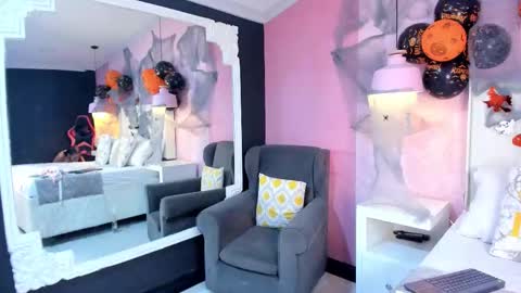 skylerbloom online show from October 31, 3:30 am