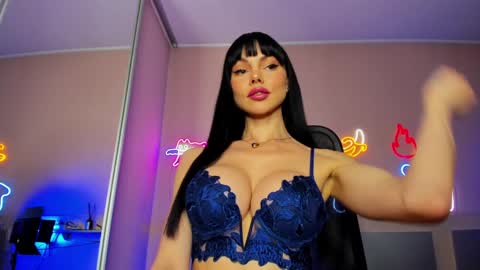 Snapshot of slemgem chatting on December 8, 3:35 pm Slemgem Amy  friends online show from December 8, 3:35 pm