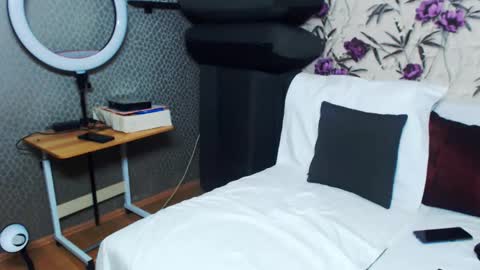 slutihmami online show from January 16, 5:25 am