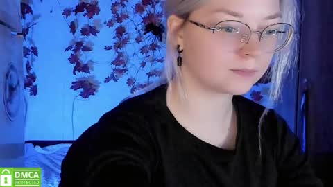 smallimpmeili online show from November 23, 6:31 pm