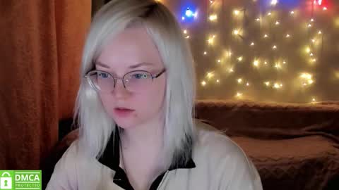 smallimpmeili online show from December 4, 9:15 pm