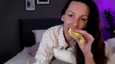 Snapshot of smalltittsbigsoul chatting on February 10, 6:20 am Anna no bbbbybybbabebyy just Anna. And dont call me mom please. online show from February 10, 6:20 am