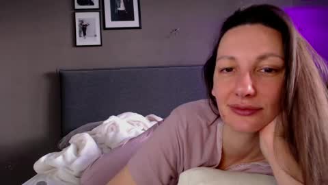 Snapshot of smalltittsbigsoul chatting on February 20, 6:28 am Anna no bbbbybybbabebyy just Anna. And dont call me mom please. online show from February 20, 6:28 am