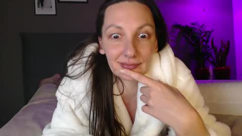 Snapshot of smalltittsbigsoul chatting on February 23, 4:07 pm Anna no bbbbybybbabebyy just Anna. And dont call me mom please. online show from February 23, 4:07 pm
