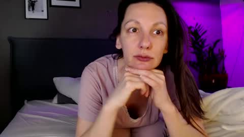 Snapshot of smalltittsbigsoul chatting on February 14, 6:02 am Anna no bbbbybybbabebyy just Anna. And dont call me mom please. online show from February 14, 6:02 am