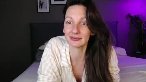 Snapshot of smalltittsbigsoul chatting on March 3, 5:26 am Anna no bbbbybybbabebyy just Anna. And dont call me mom please. online show from March 3, 5:26 am