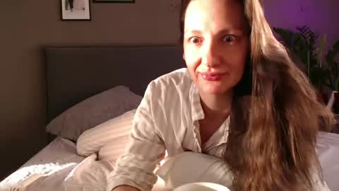 Snapshot of smalltittsbigsoul chatting on March 8, 4:52 am Anna no bbbbybybbabebyy just Anna. And dont call me mom please. online show from March 8, 4:52 am