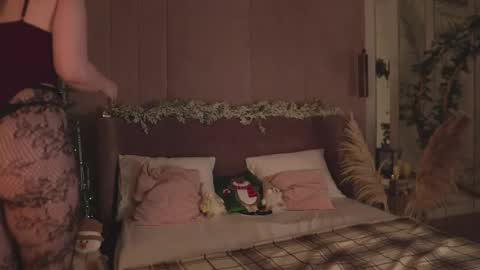 Mia online show from December 21, 5:12 am