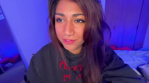 Carolina online show from December 3, 8:28 pm