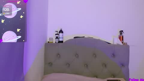 IG     OF red moonn online show from February 14, 12:03 pm