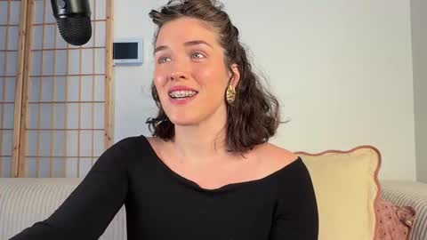 Julia    online show from December 22, 8:12 pm