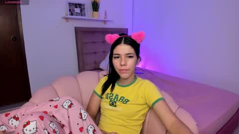 Snapshot of sofi_perezz chatting on February 3, 9:50 pm sofi online show from February 3, 9:50 pm