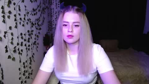 sofia_rosemary online show from February 7, 2:15 pm