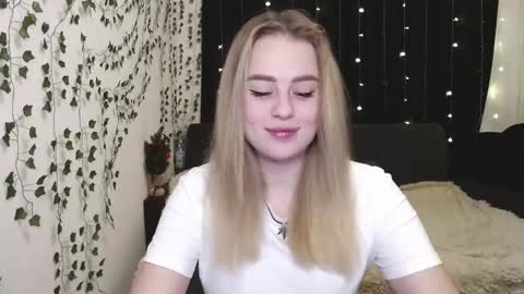 sofia_rosemary online show from January 9, 12:30 pm