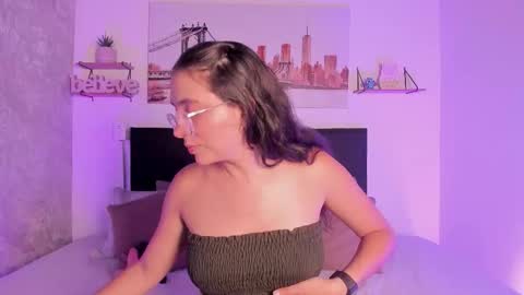sofialujan_ online show from February 21, 2:34 am