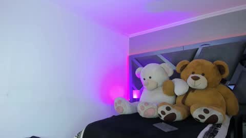 Snapshot of sofiewild_ chatting on October 23, 7:42 pm sofie online show from October 23, 7:42 pm