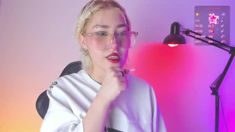 Snapshot of sofii_uwu_ chatting on February 19, 12:11 pm Sofii  online show from February 19, 12:11 pm