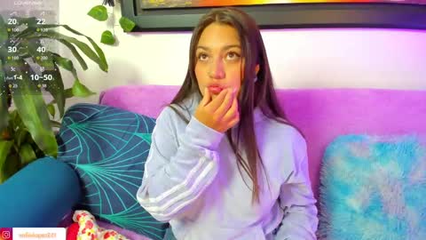Snapshot of sofiiaa_gomez_ chatting on October 22, 7:52 pm Sofi. G online show from October 22, 7:52 pm