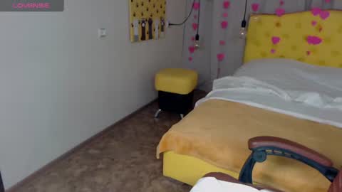 sondrariddle online show from February 12, 1:40 am