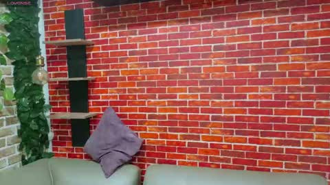 Sophi Thaylorr online show from September 17, 1:09 pm