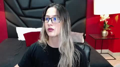Snapshot of sophia_loreenn chatting on January 10, 11:33 am Sofia online show from January 10, 11:33 am
