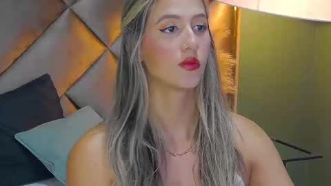 Snapshot of sophia_loreenn chatting on September 10, 1:55 pm Sofia online show from September 10, 1:55 pm