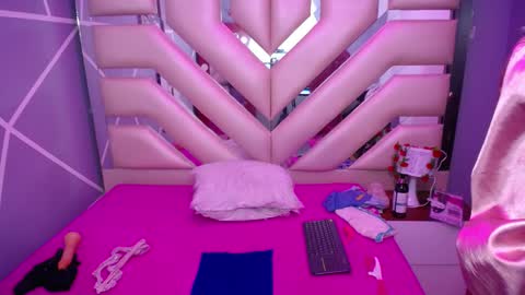     SOPHIA      online show from February 21, 8:38 pm