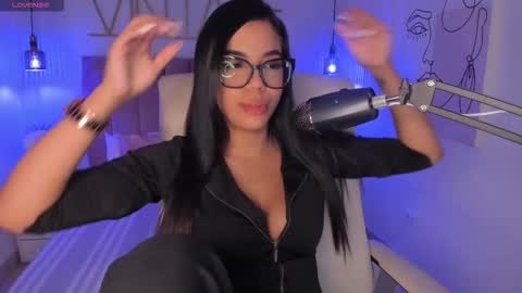 Sophie Hill  online show from November 8, 8:25 pm