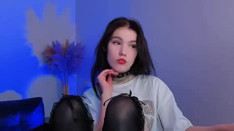 sophie_nomenal_ online show from November 23, 1:46 pm
