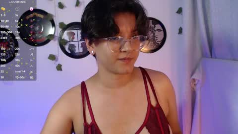 Snapshot of sophie_ross1 chatting on October 23, 1:33 am Sophie online show from October 23, 1:33 am