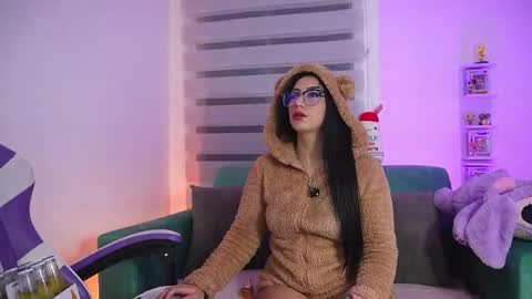 Sophie online show from March 2, 5:41 am