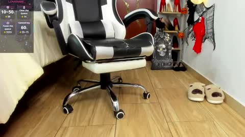 sophiebaker__ online show from October 13, 12:24 am