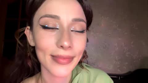 Snapshot of sophiedescoteaux chatting on October 22, 9:09 pm Mira online show from October 22, 9:09 pm