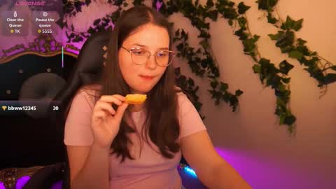 Snapshot of sophieedreams chatting on October 22, 2:44 pm sophieedreams online show from October 22, 2:44 pm