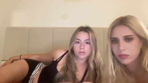 sophiexbree online show from November 7, 3:45 am