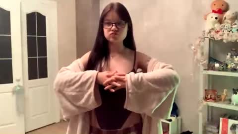 lily online show from November 1, 5:50 pm