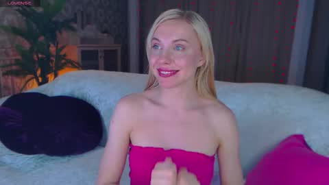 Lisa online show from November 12, 9:07 am